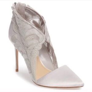 NWT Vince Camuto Gray Silver Heels